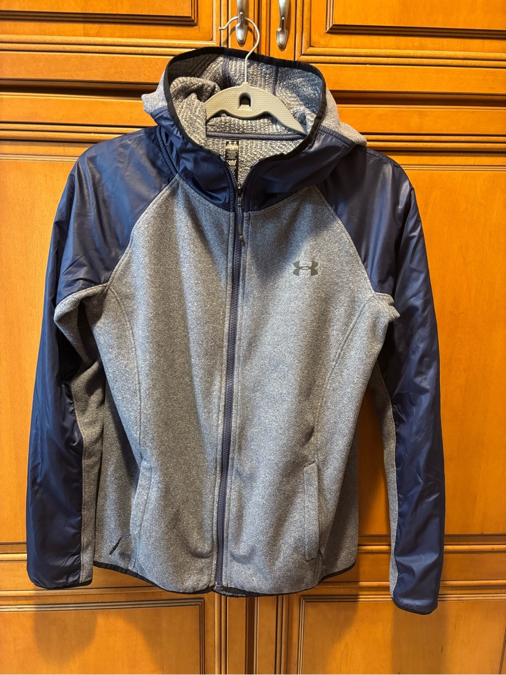 Under Armour Cold Gear Mixed Media Hooded Jacket. Size: S